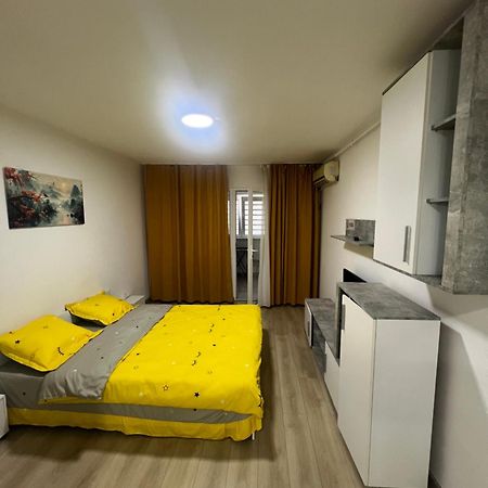 Nicolle Studio 2 Pitesti Bagian luar foto