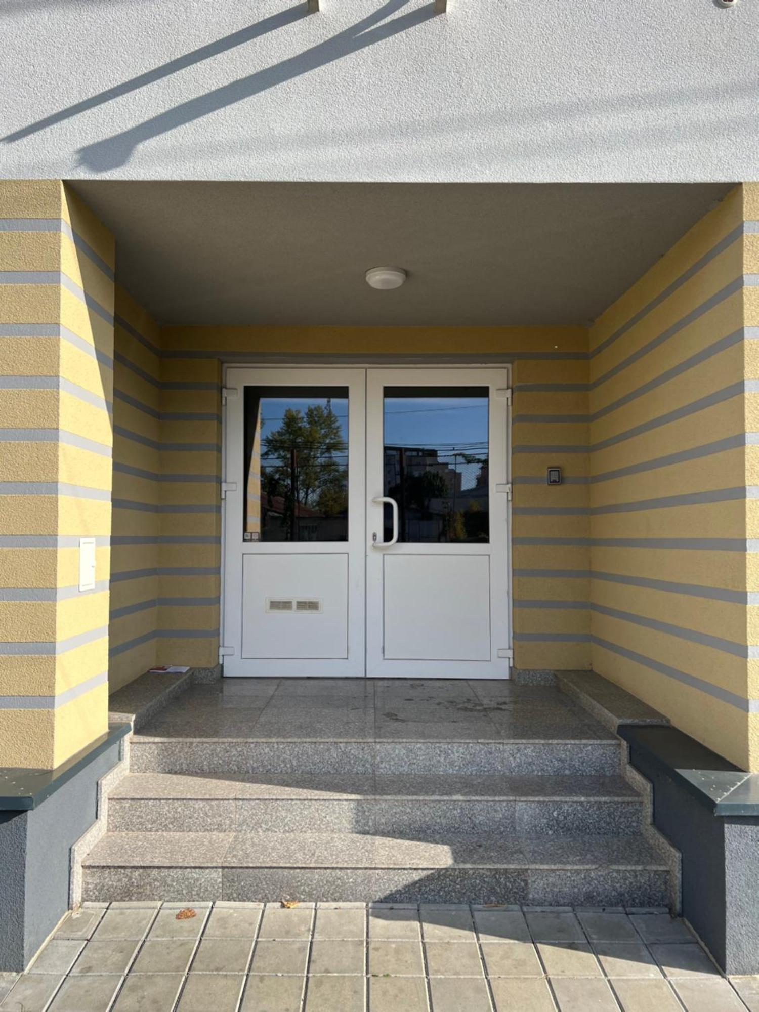 Nicolle Studio 2 Pitesti Bagian luar foto