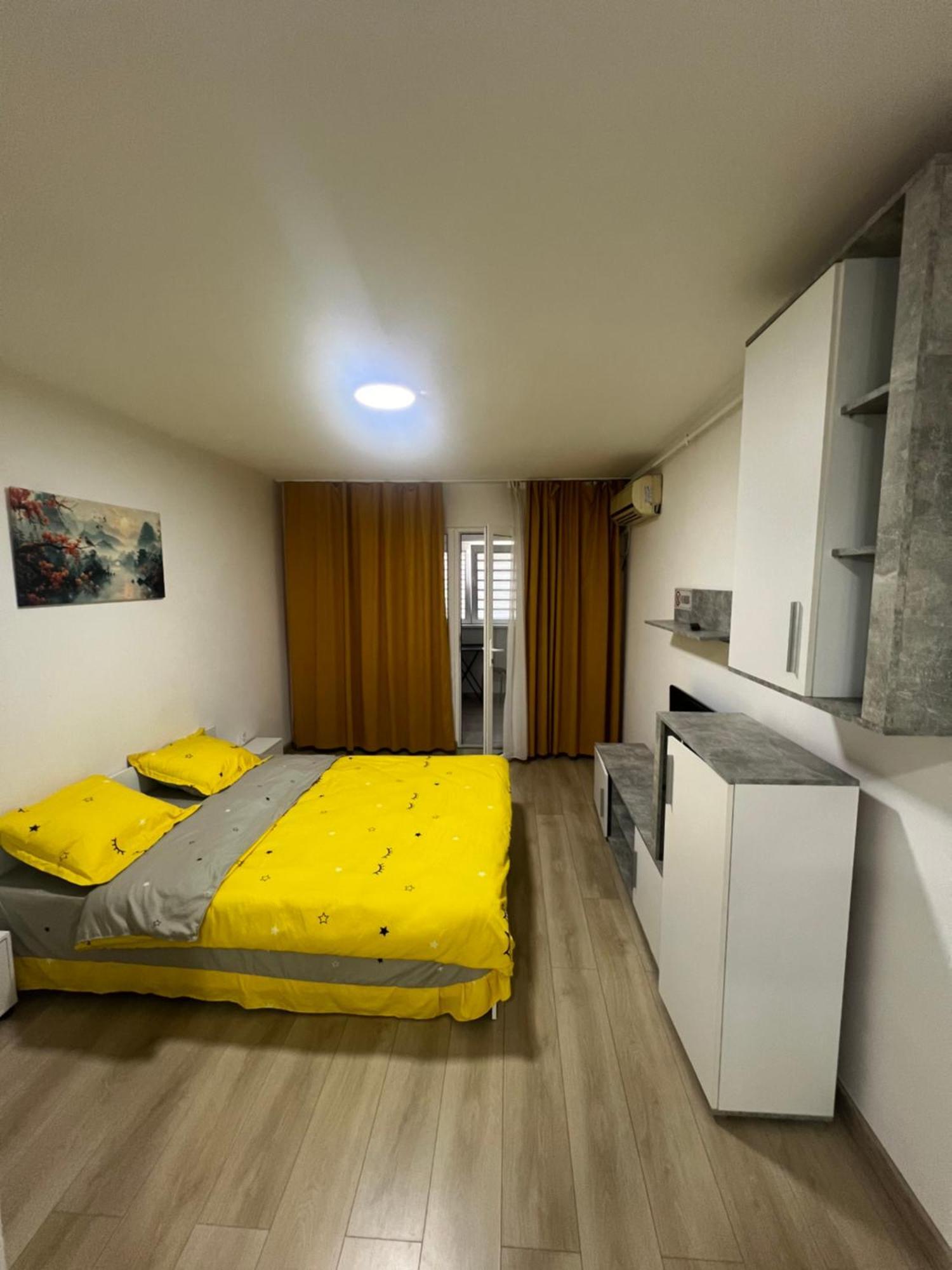 Nicolle Studio 2 Pitesti Bagian luar foto